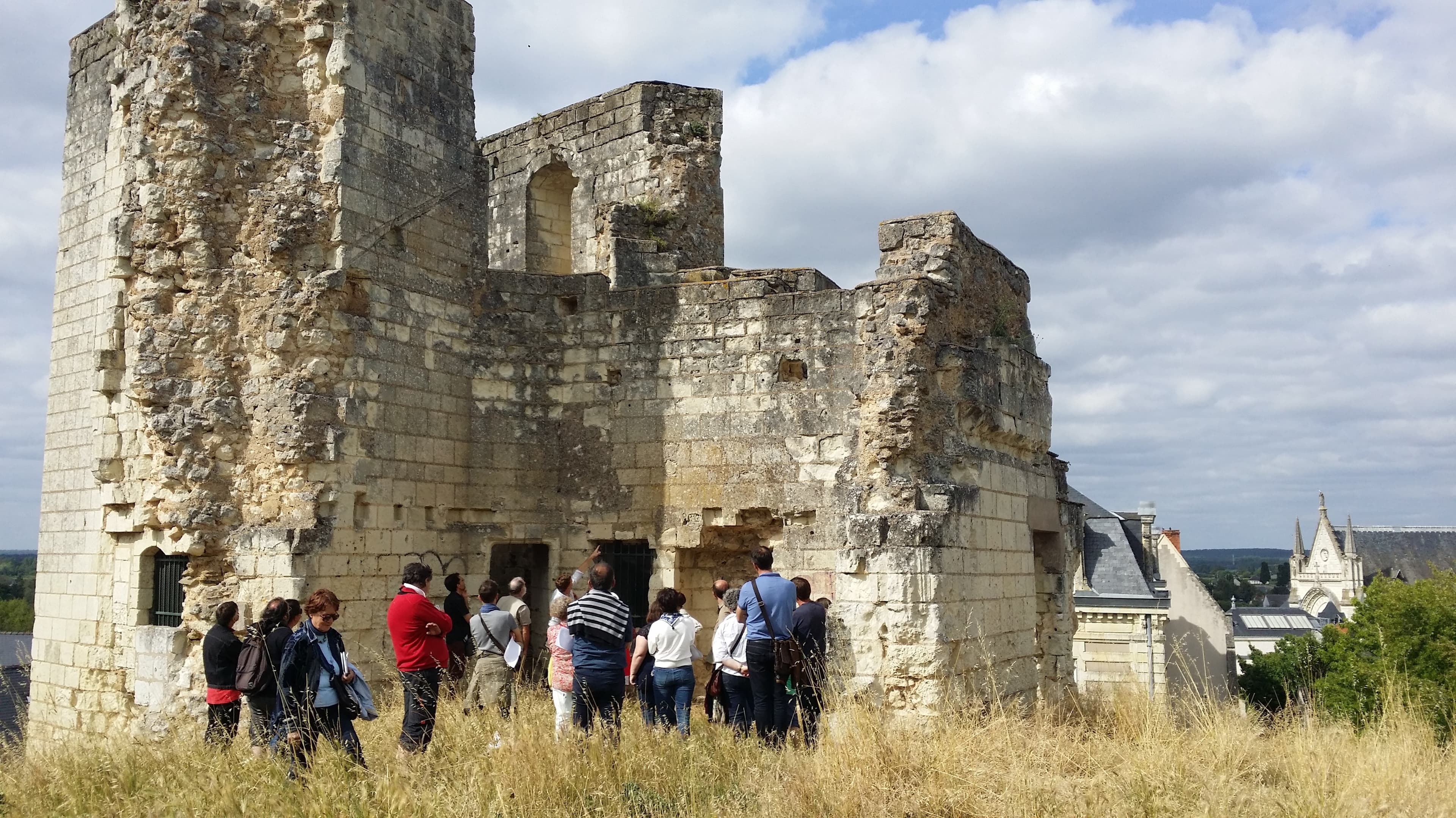 Balade commentée sur les vestiges du château de Beaufort